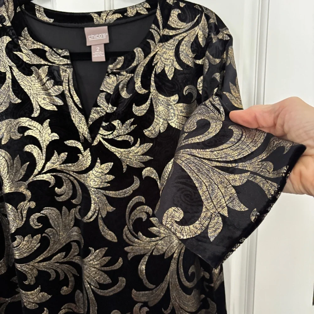 NWOT Chico's Elegant Black and Gold Top - Picture 4 of 7